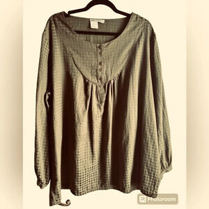 Vintage Ulla Popken tunic blouse. Long sleeve 6 buttons at the neck Olive green